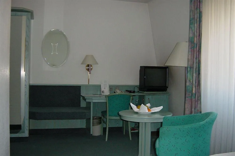 Mercure Stuttgart Zuffenhausen 3*,