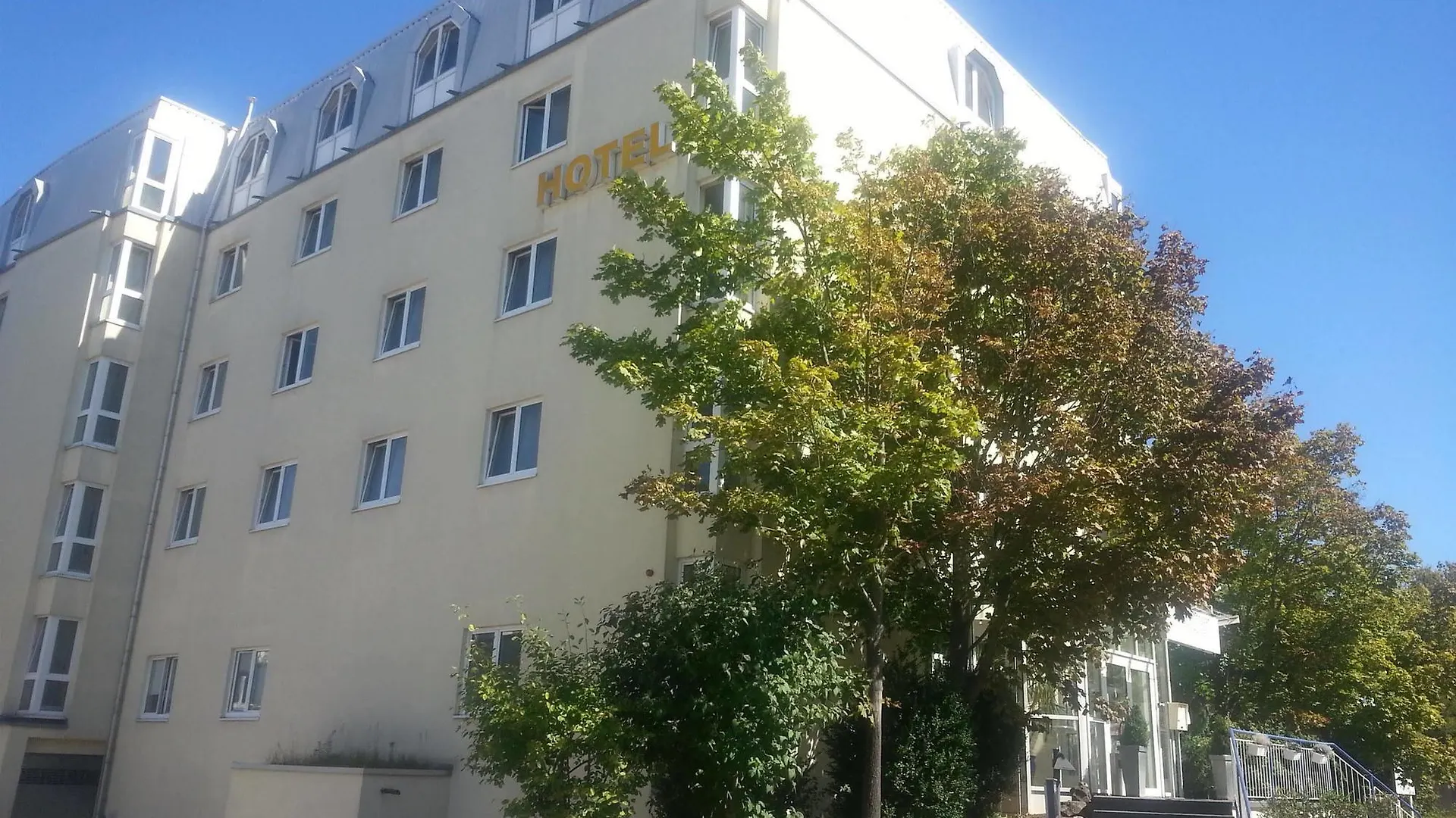 *** Otel Mercure Stuttgart Zuffenhausen Almanya