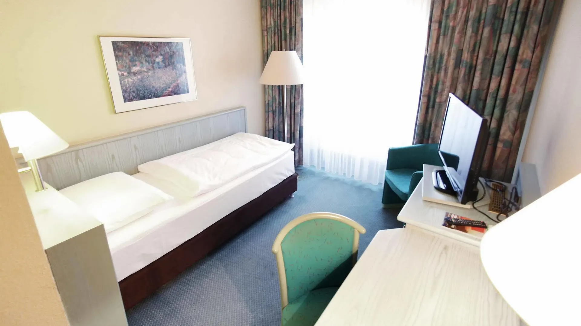 Mercure Stuttgart Zuffenhausen 3*,  Almanya
